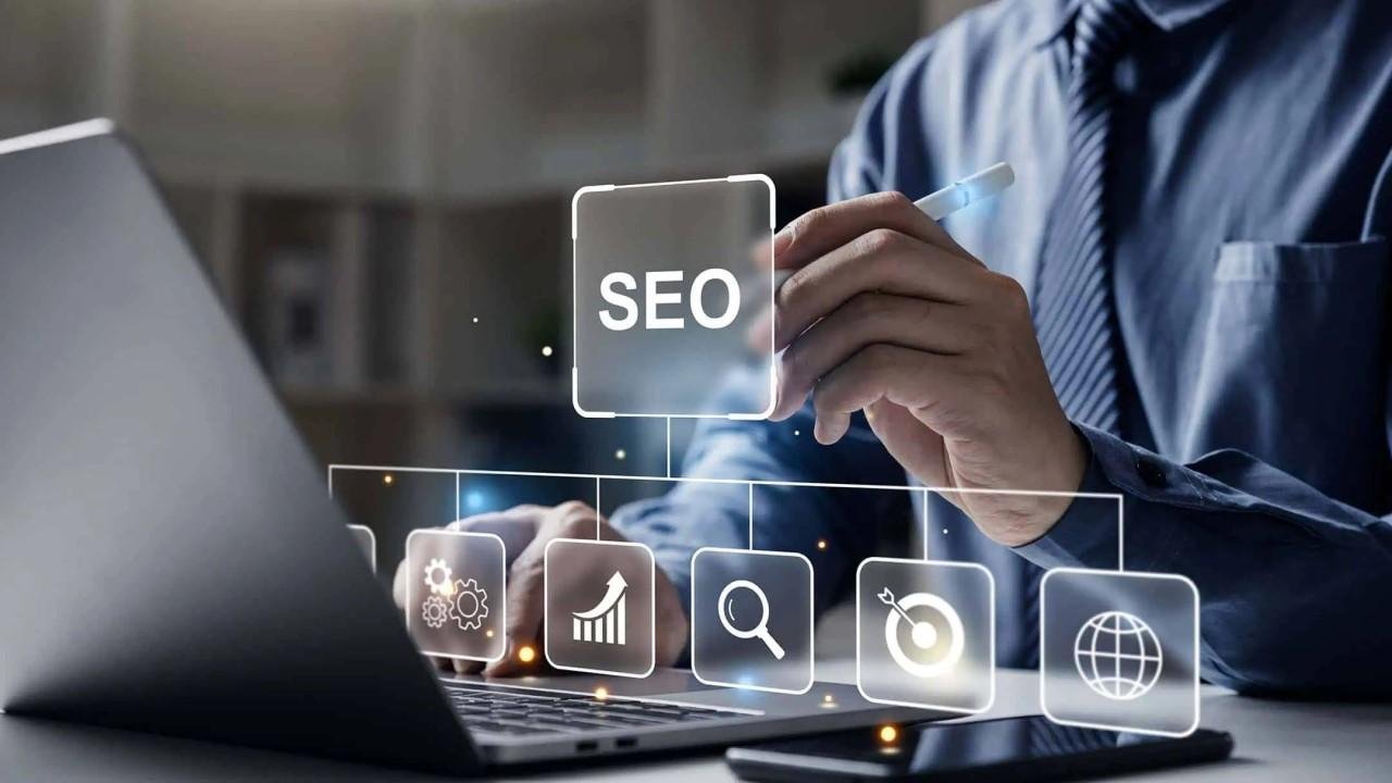 سئو چیست و چرا بدون آن رشد یک وبسایت تقریباً غیرممکن است؟